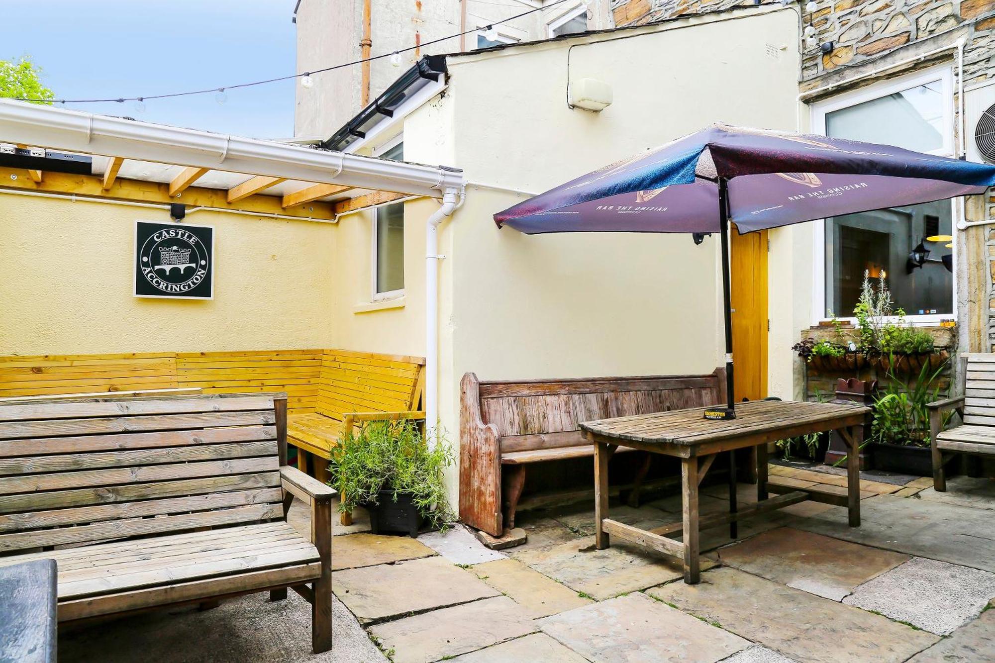 Oyo Castle Hotel, Accrington Exterior photo